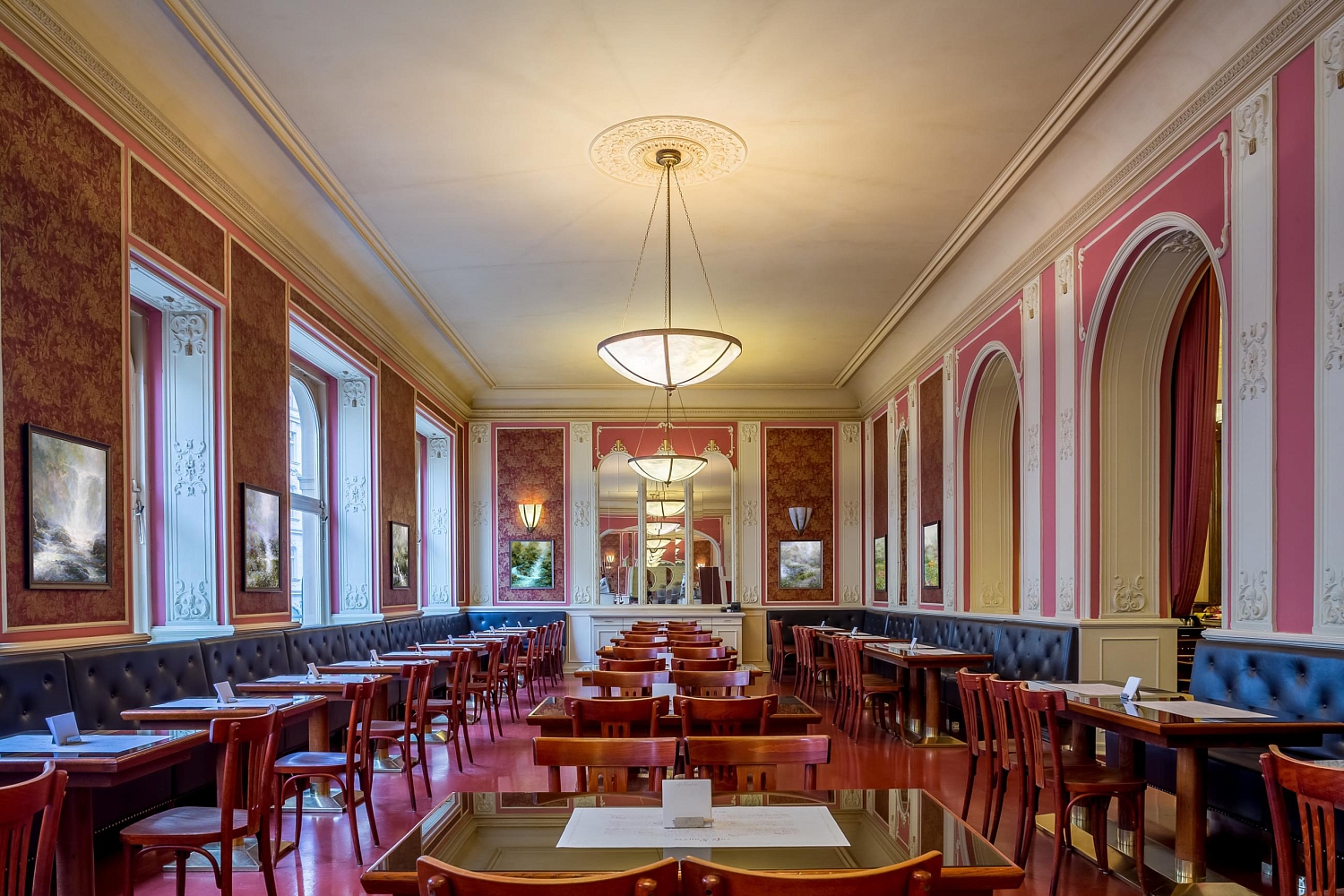 Картины в ресторанах и кафе