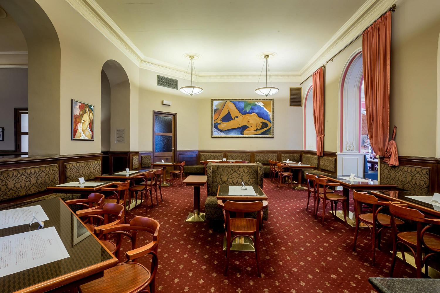 Картины в ресторанах и кафе