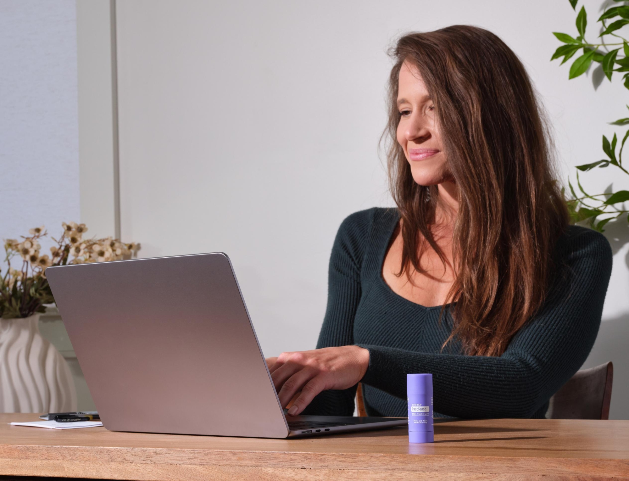 Стик dōTERRA «PastTense Stick + Sweet Gum», 10 г - Персональный уход - Каталог товаров