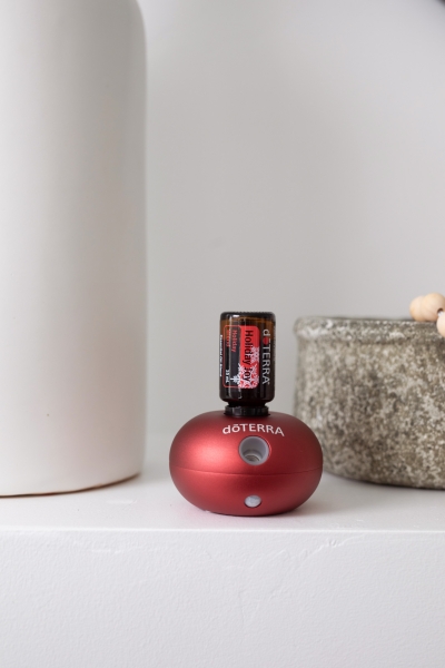 Набор doTERRA "Праздничный красный" портативный диффузор Bubble с датчиком движения и смесь "Холидей Джой", 15 мл - Диффузоры - Каталог товаров