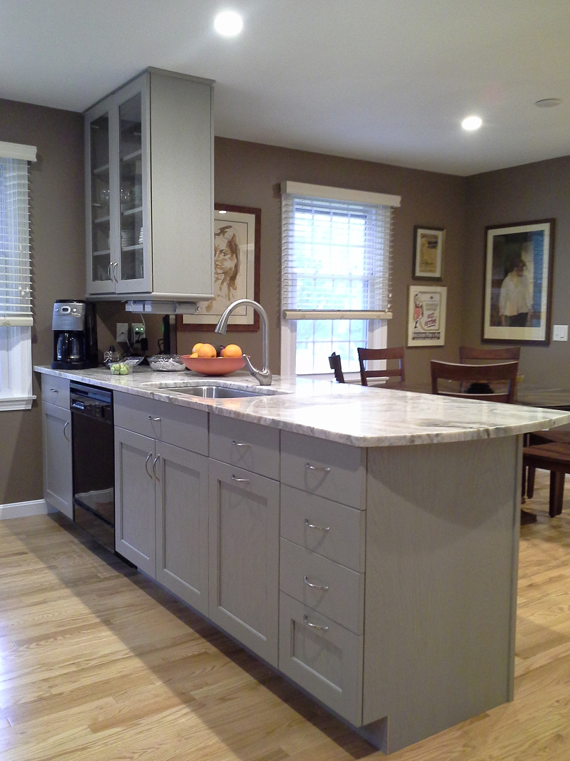 Картины на современных кухнях