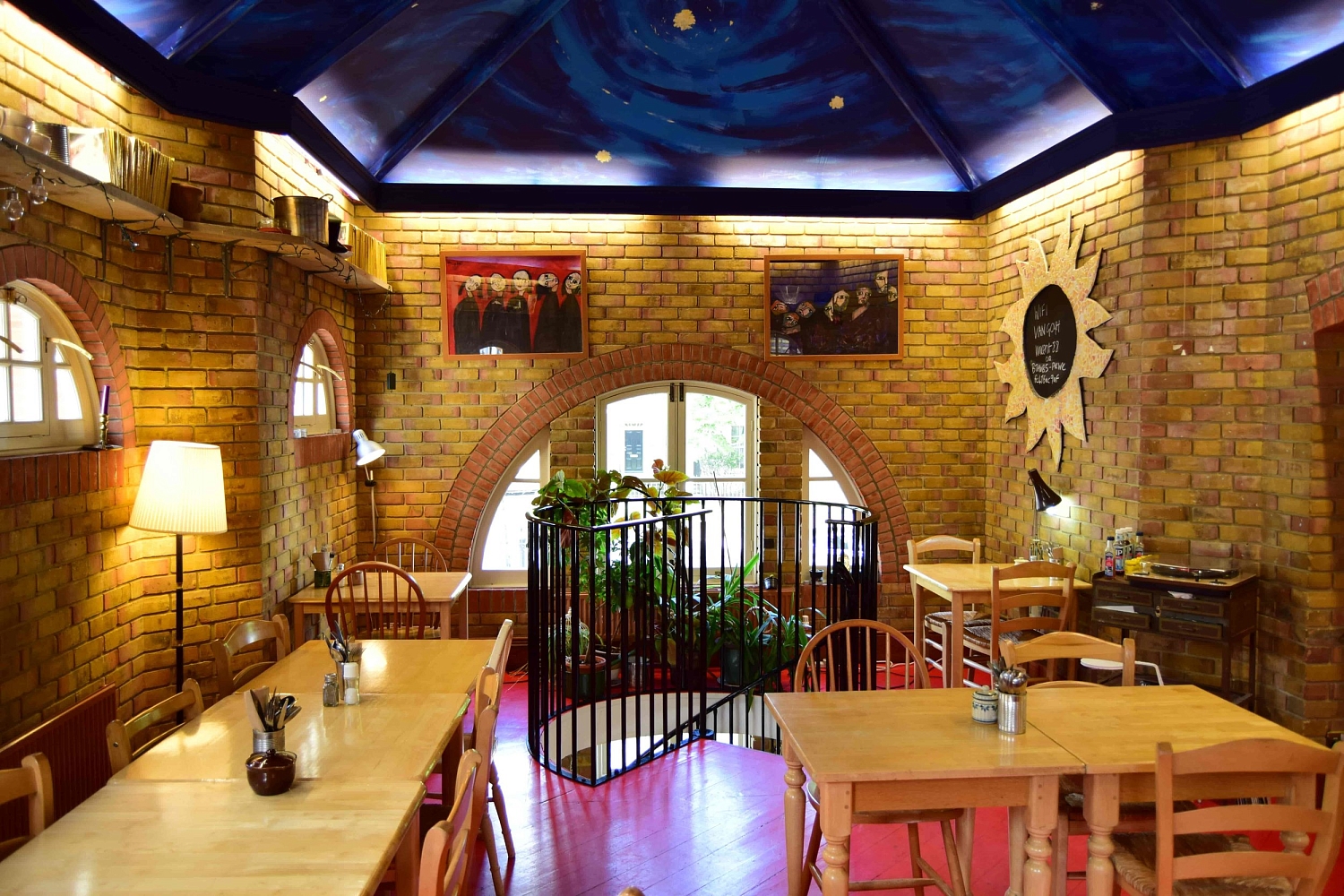 Картины в ресторанах и кафе