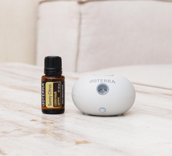 Набор doTERRA "Солнце внутри" портативный диффузор Bubble серый с датчиком движения и "Солнечный цитрус", 15 мл - Диффузоры - Каталог товаров