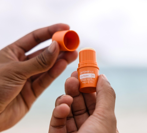 dōTERRA SUN Минеральный солнцезащитный бальзам для губ SPF 20 - Персональный уход - Каталог товаров