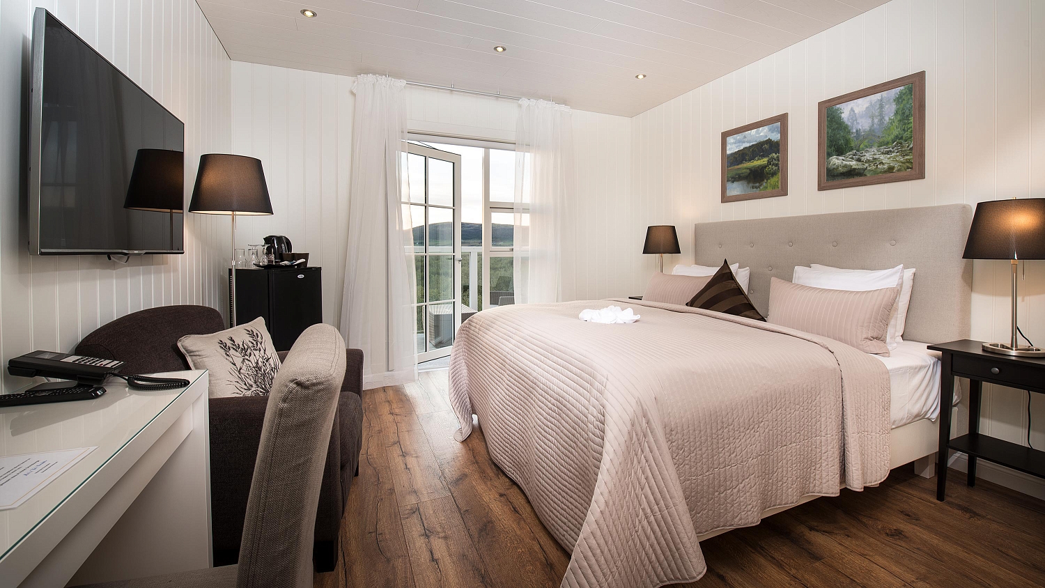 Картины в отелях и гостевых домах