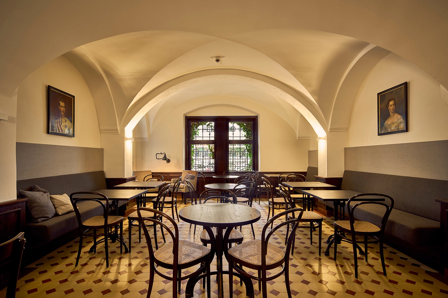 Картины в ресторанах и кафе