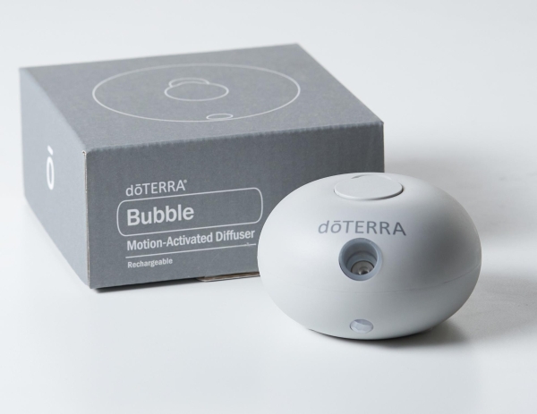 Набор doTERRA "Солнце внутри" портативный диффузор Bubble серый с датчиком движения и "Солнечный цитрус", 15 мл - Диффузоры - Каталог товаров